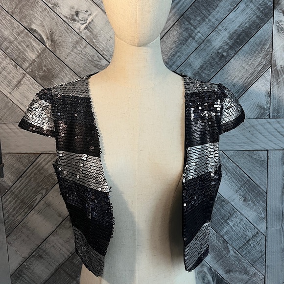 LUCY PARIS SEAUIN BLACK AND SILVER SHRUG SIZE L - Picture 4 of 7